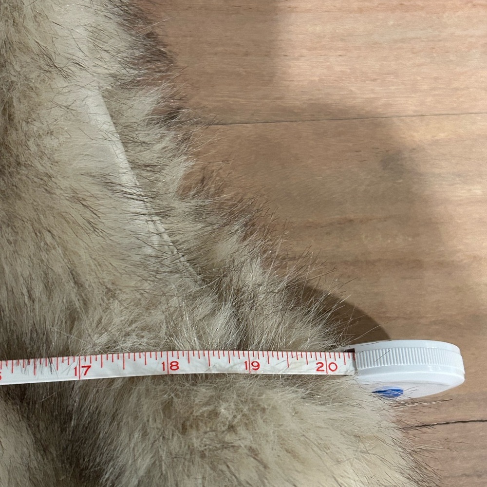 H&M Cream Faux Fur Vest - Picture 5 of 6